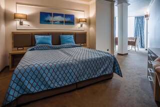 Отель Tiara Beach - All Inclusive Солнечный Берег Люкс с 1 спальней, балконом и видом на море (для 2 взрослых + 2 детей)-8