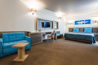 Отель Tiara Beach - All Inclusive Солнечный Берег Улучшенный двухместный номер с 2 отдельными кроватями, балконом и видом на море (для 2 взрослых и 2 детей)-2