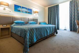 Отель Tiara Beach - All Inclusive Солнечный Берег Двухместный номер с 2 отдельными кроватями и балконом с видом на парк-7