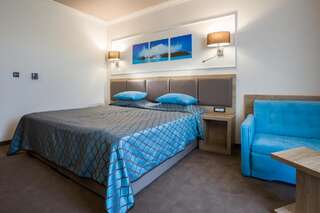 Отель Tiara Beach - All Inclusive Солнечный Берег Двухместный номер с 2 отдельными кроватями и балконом с видом на парк-8